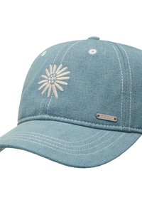 Leren pet in lichtblauw met witte bloemenborduursels aan de voorkant. Heeft een gestikte rand en een zilveren accent label met de tekst "ROXY."