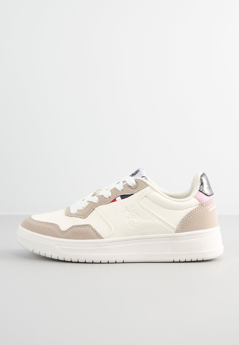 Sneakers con tomaia in pelle bianca, dettagli in suede beige, tacco metallico e rifiniture in rosso, blu navy e rosa. Suola in gomma piatta e chiusura con lacci.