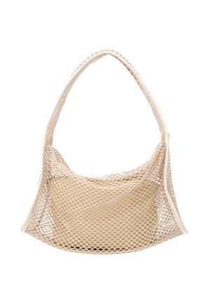 Beige verkkomallinen olkalaukku leveällä hihnalla ja sisällä kiinteä beige pikkulaukku, valkoista taustaa vasten esillä.