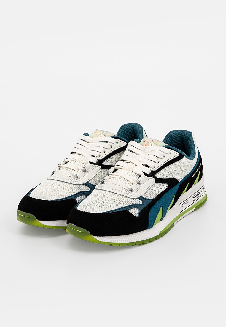 Sportliche Sneakers mit einem Obermaterial aus Mesh und Wildleder in Weiß, Schwarz und Teal, mit grünen Akzenten, runder Zehenpartie und flachen Schnürsenkeln.