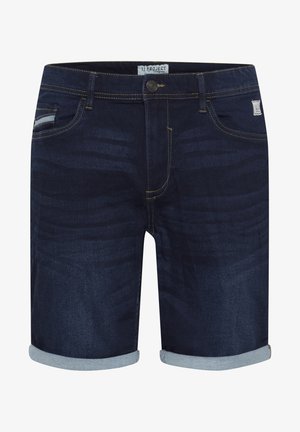 Temno modri traper kratki hlače z svetlo modrim zavihkom. Vsebujejo subtilno teksturo in podrobnosti šivanja, sprednje žepke in gumbasto zapiranje.