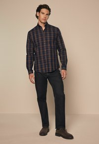 Next EASY OXFORD - Camisa - neutral brown check