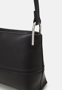 Zign LEATHER - Axelremsväska - black