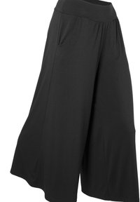 Culotte ampie nere realizzate in tessuto morbido, con un alto punto vita e una tasca laterale per praticità. Texture liscia e vestibilità comoda.
