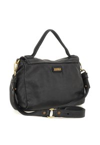 Borsa a mano in pelle nera con manico superiore e tracolla regolabile, hardware dorato e una piccola etichetta rettangolare del marchio sul fronte.