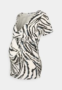 Top de maternidade com um decote em V profundo, mangas curtas, detalhe de laço na cintura e um padrão de zebra preto e azul sobre um fundo claro.