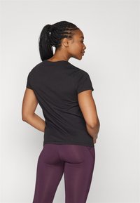 Puma SUMMER SPORTS TEE - Apdrukāts T-krekls - black