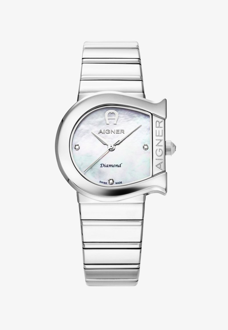 Reloj de acero inoxidable plateado con caja redondeada, esfera de nácar, dos acentos de diamante y pulsera de metal pulido.