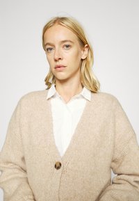 Object Tall OBJWILMA - Camisola - humus
