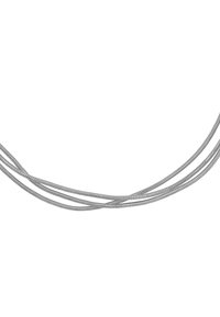 Cavi metallici argentati, design intrecciato, sottili e flessibili, disposti in modo ingarbugliato su uno sfondo bianco.