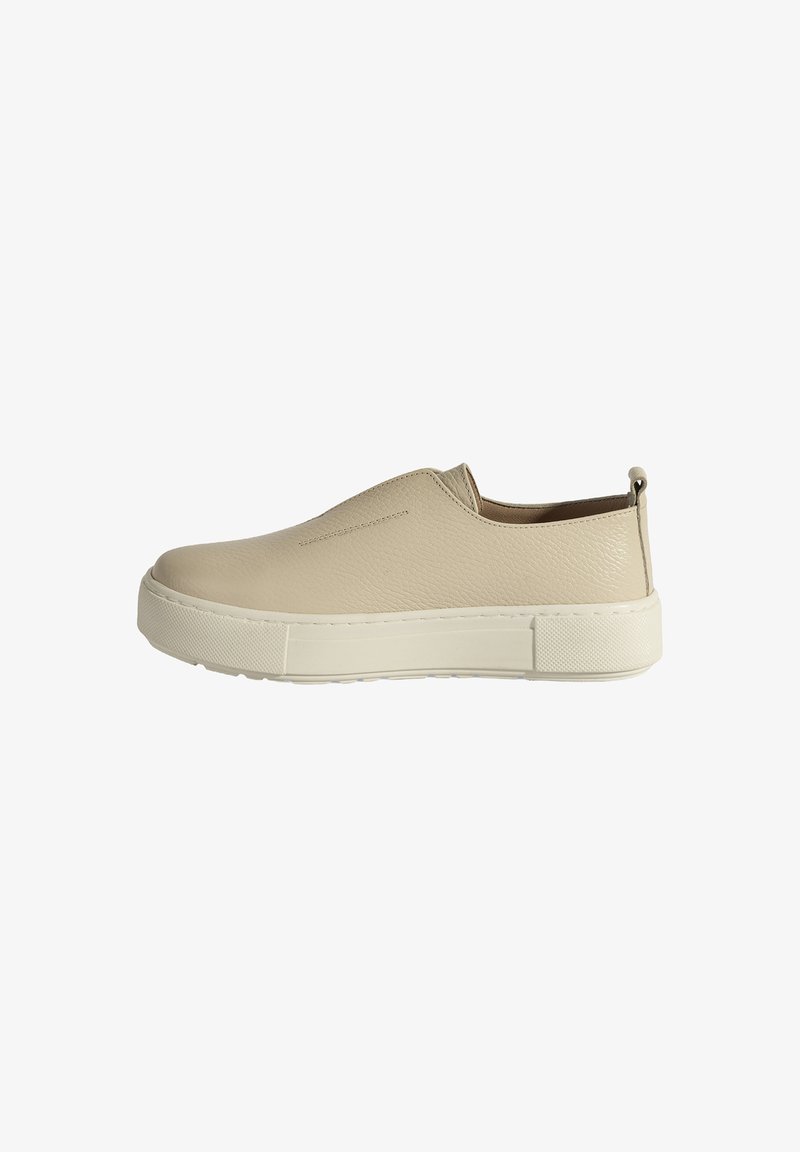 Beige Leder Slipper mit strukturiertem Finish, flacher Gummisohle und minimalen Nähten. Mit einem kleinen Ziehschlaufen am Absatz.