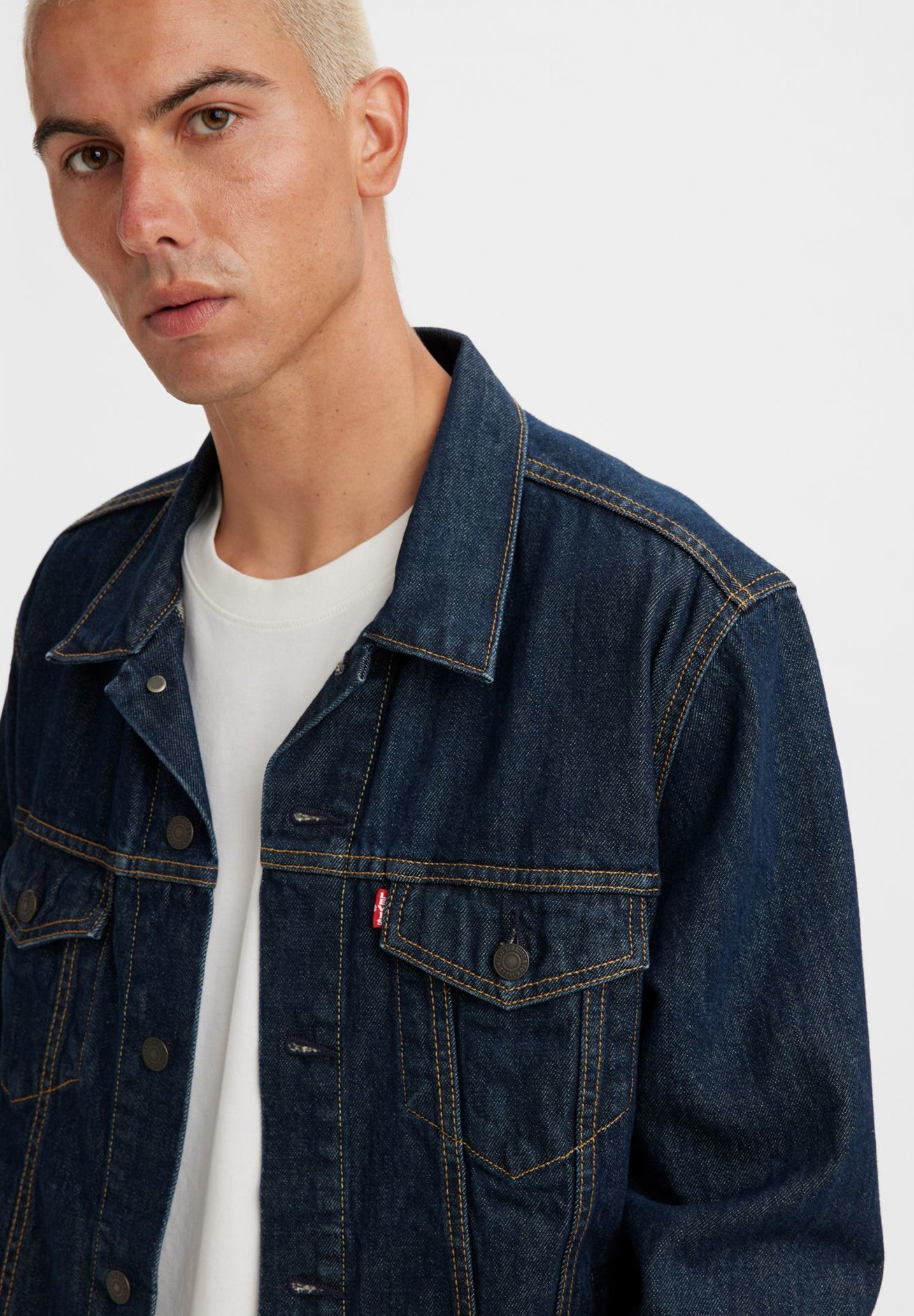 Levi's® TRUCKER JACKET - Denim jacket - med indigo/dark-blue
