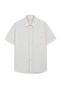 Camicia a maniche corte in tessuto bianco sporco, con bottone frontale, colletto e taschino sulla sinistra del petto. Texture liscia.