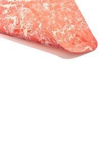 Orange marmorierte Yogamatte mit einer strukturierten Oberfläche, die unregelmäßige weiße Muster und abgerundete Kanten für besseren Halt und Komfort aufweist.