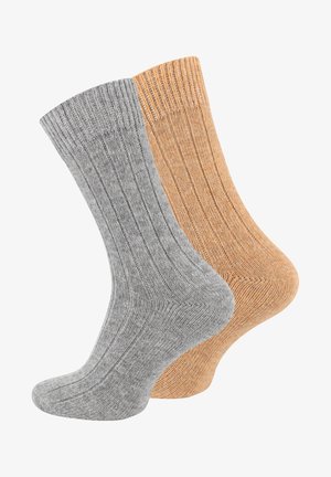 Due paia di calze a coste; una grigia e l'altra marrone chiaro. Ogni calza presenta una texture morbida e una soletta imbottita per il massimo comfort.