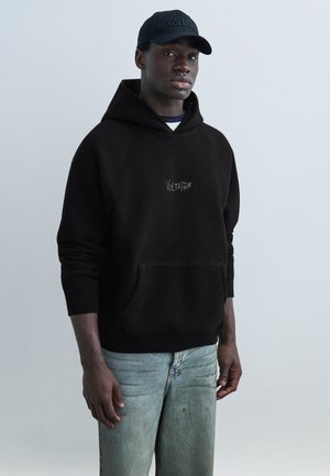 GEORGIO MANIFESTO - Kapuzenpullover - black