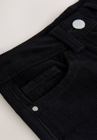 Non sélectionné, black