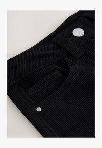 Non sélectionné, black