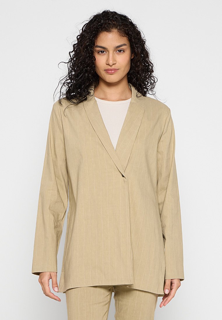Sarah Pacini Lichte jas beige