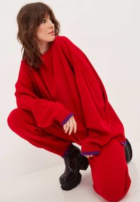 Cesare Gaspari OVERSIZED JOGGER SET  - Tréningruha alsók - red