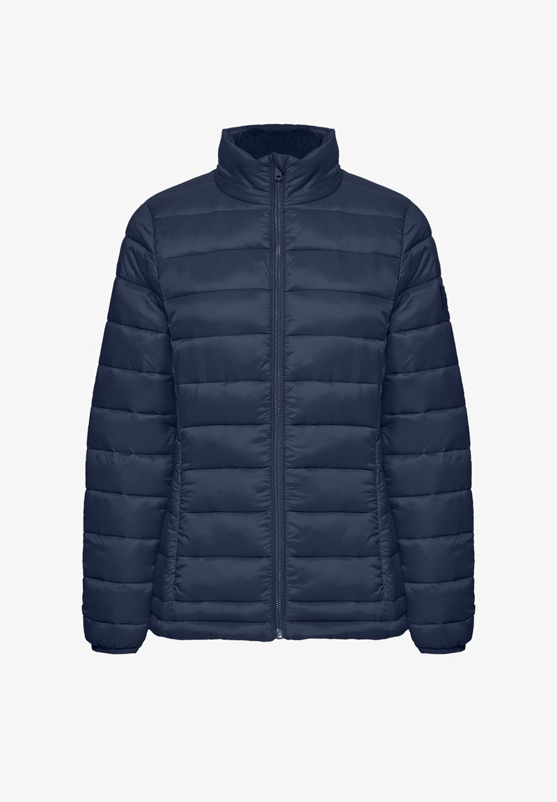 Marinblå pufferjacka med zipfram, hög krage och horisontellt kviltad mönster. Tillverkad av lätt, vadderat material för värme.