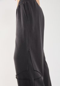 YOURTURN by Zalando UNISEX - Joggebukse - dark grey