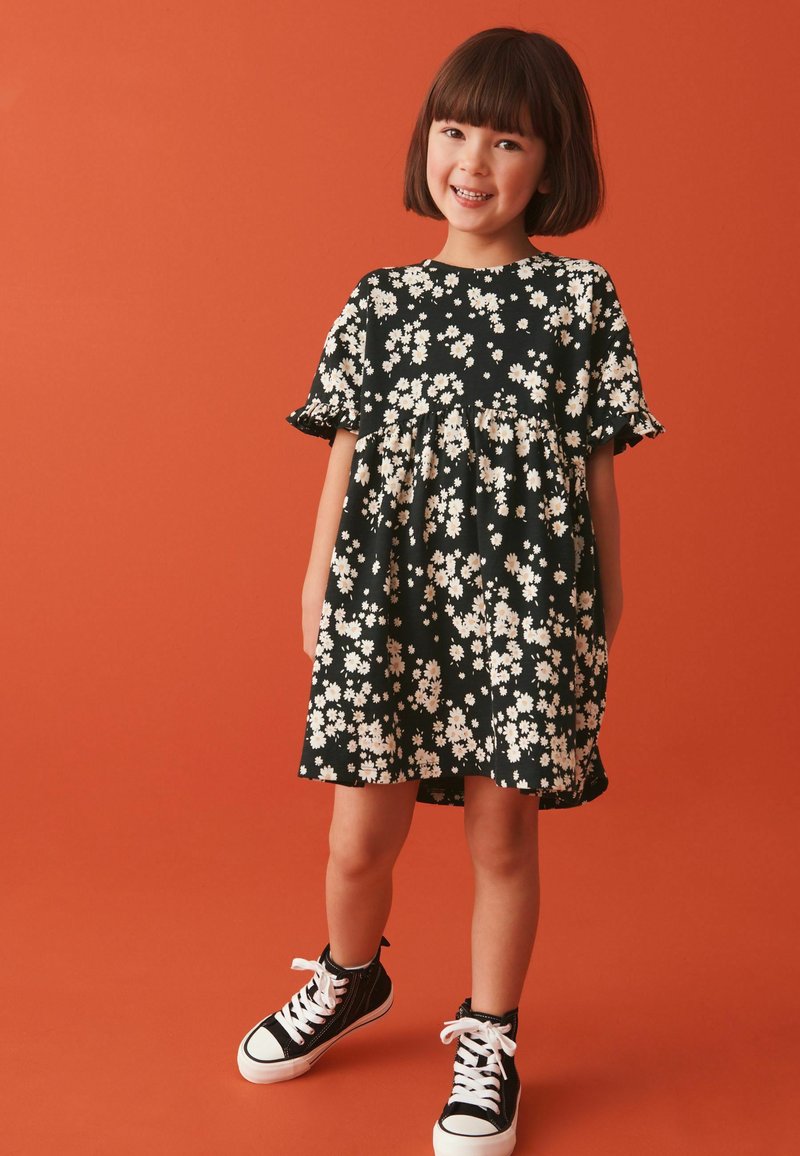 Next SHORT SLEEVE  REGULAR FIT - Džersio suknelė - black  white daisy floral print