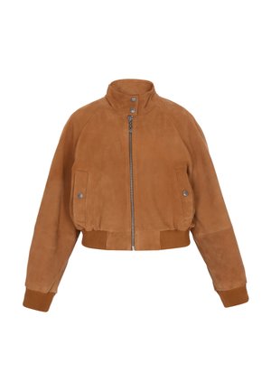 Barna antilop bomberdzseki magas gallérral, elöl cipzáras záródással, oldalzsebekkel és bordázott mandzsettákkal, valamint szegéllyel. Simább textúrájú, testhezálló kialakítású.