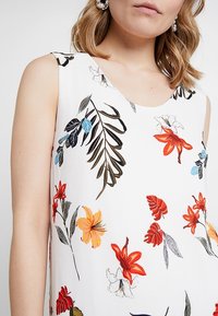 s.Oliver Vestido informal - white