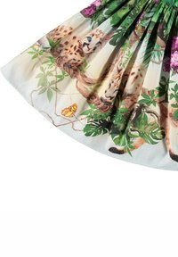 Utblåst kjol med ett mönster av lejon och tropisk växtlighet i grönt, krämfärgat och rosa, tillverkad av lättviktsmaterial.