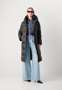 Marc O'Polo COAT FIXED HOOD WELT POCKETS SIDE SLITS BACKPACK BELTS - Sulemantel - normal black