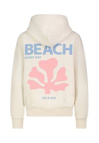 Hellbeige Kapuzenpullover mit einem großen pinken abstrakten Design auf der Rückseite, ergänzt durch blauen Text mit der Schrift "JEDEN TAG STRAND MEER & SONNE." Weicher Stoff.