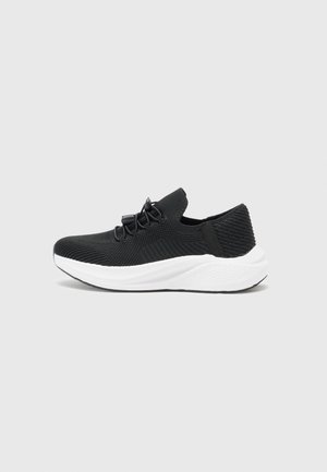Trainers - black