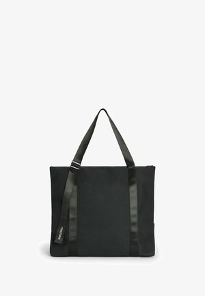 Sort rektangulær tote taske med lange håndtag og en justerbar rem med ”TRETORN”-label mod hvid baggrund.