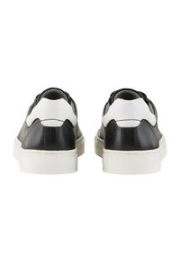 Schwarz-weiße Leder-Sneaker mit abgerundeter Form, strukturiertem Rückenteil und weißen Gummisohlen. Minimalistisches Design, niedriger Profilstil.