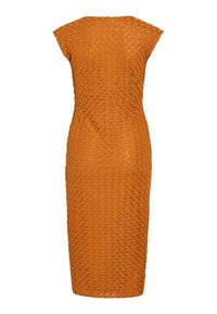 Oranges knielanges Kleid mit kurzen Ärmeln, texturiertem Stoff mit Diamantmuster und taillierter Silhouette.