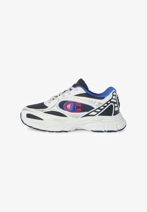 Scarpa sportiva bianca e nera con rivestimento blu, logo rosso e blu sul lato, suola bianca e chiusura frontale con lacci, mostrata in vista laterale destra.