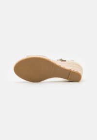 Tamaris Espadrillid - ivory