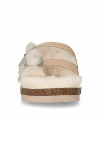 Faux fur instappers in beige met drie zachte banden. Kork-latex voetbed voor comfort en een gestructureerde zool voor grip.