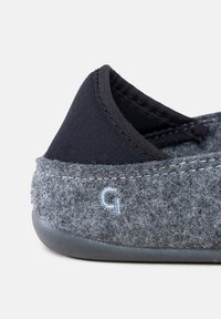 Gray slipper featuring a felt upper, black elastic collar, and gray rubber sole. Notable stitching details and a small embroidered logo.