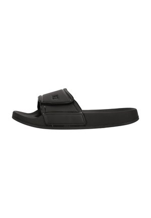 Sort slidesandal med justerbar strop og tekstureret sål, præsenteret i sidevinkel på hvid baggrund.