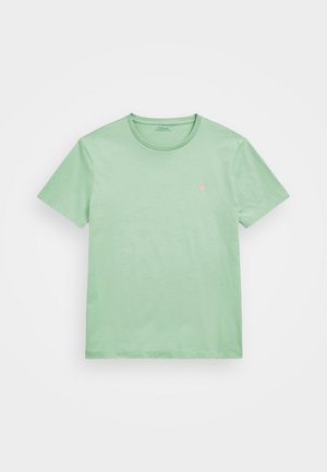 Camiseta de algodón verde menta de manga corta con cuello redondo y pequeño logo Polo rosa bordado en el lado izquierdo del pecho.