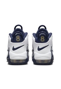 Nike Sportswear AIR MORE UPTEMPO KI BP - Sneakers - white midnight navy mtlc gold univ red