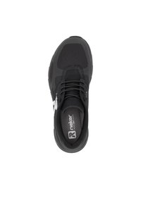 Scarpa sportiva nera con tomaia in rete, dettagli testurizzati e logo bianco. Presenta p laccetti e una soletta imbottita per il comfort.