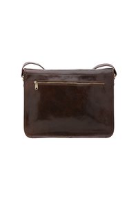 Borsa a tracolla in pelle marrone con texture liscia, forma rettangolare, patta superiore e una tasca frontale con zip e finiture in tono oro.