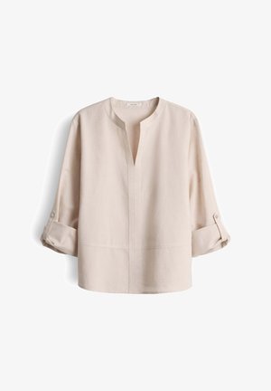 Blouse beige à manches longues avec un col en V fendu, col rond, et poignets retroussés maintenus par des boutons.