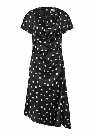 Robe midi noire à manches courtes avec des pois blancs, encolure drapée et ourlet asymétrique.