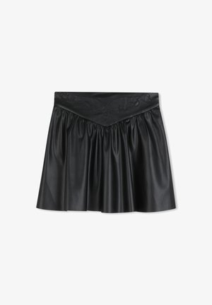 Gonna in ecopelle nera con design arricciato, vita decorata con motivi ricamati e forma svasata.