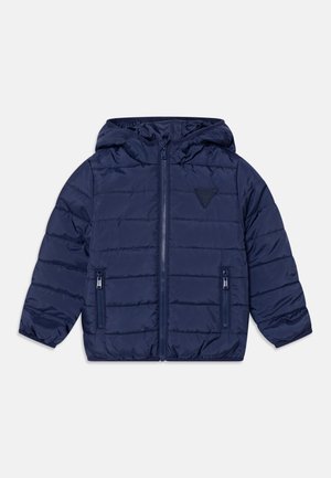 Giacca puffer blu navy con cappuccio, chiusura con zip anteriore e due tasche laterali con zip, caratterizzata da un design a righe orizzontali.