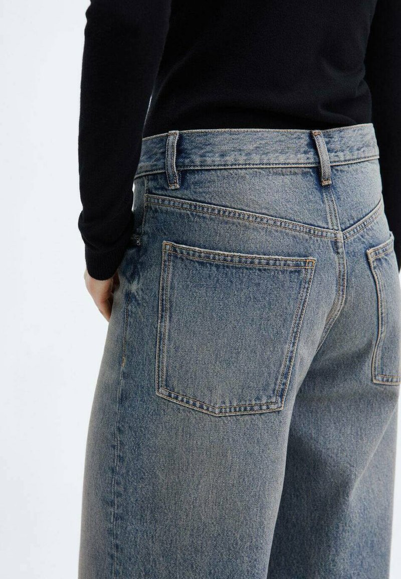 Mango MASSY - Flared Jeans - dunkelblau vintage/dunkelblau  